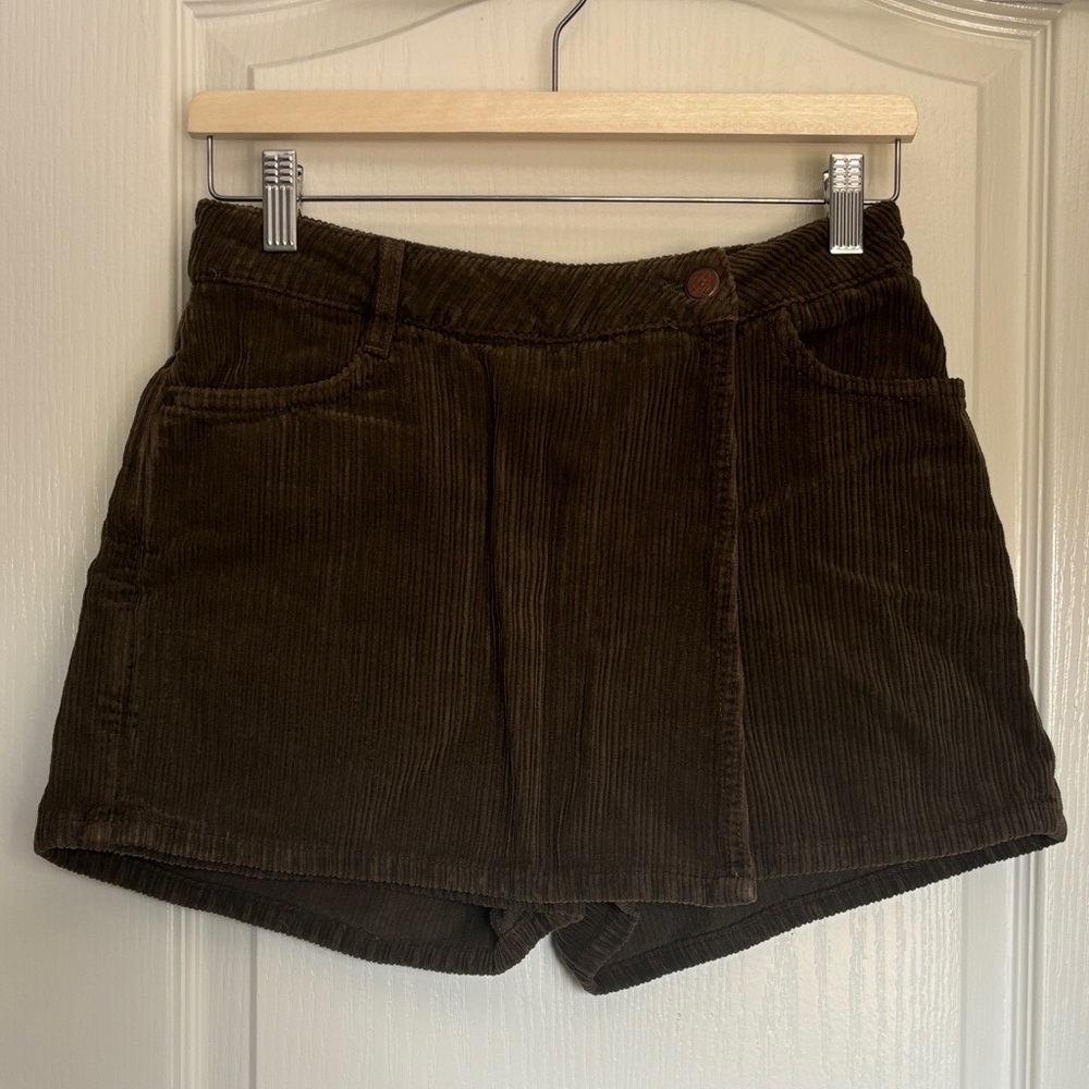 Olive green ZARA skort with corduroy-like feel and fake skirt look from front